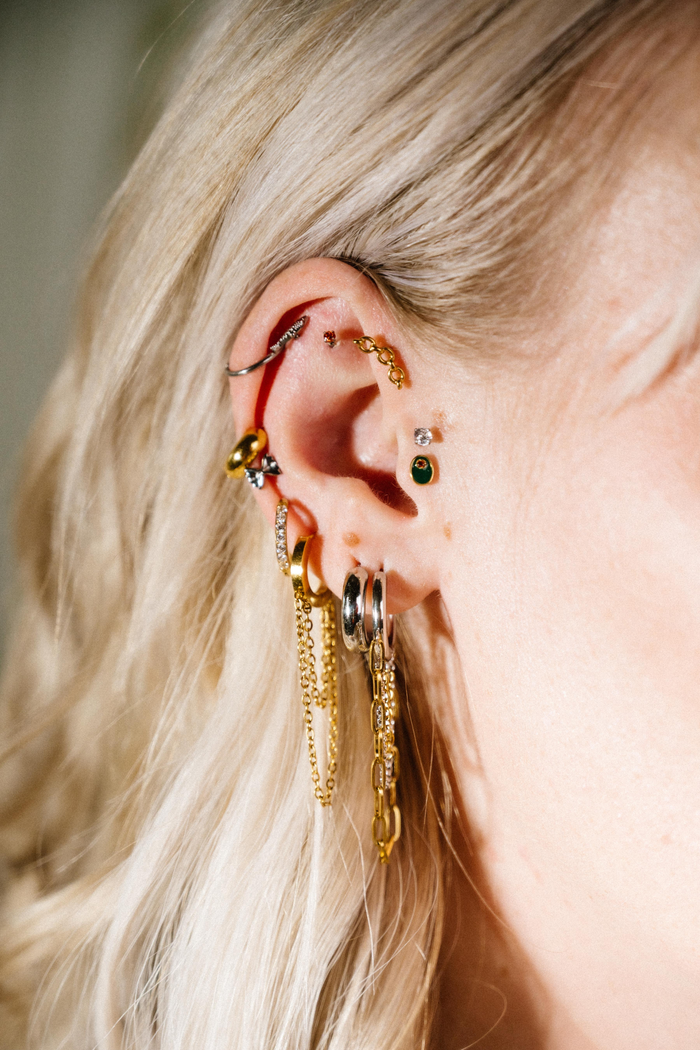 Chain Reaction Flat Back Stud