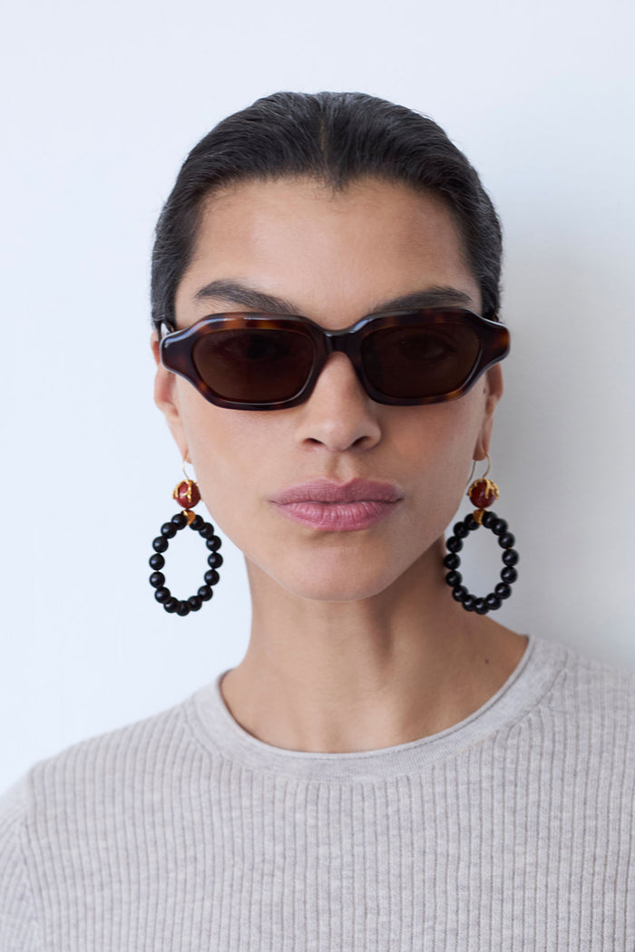 Coral Crown Hoop Earrings Onyx