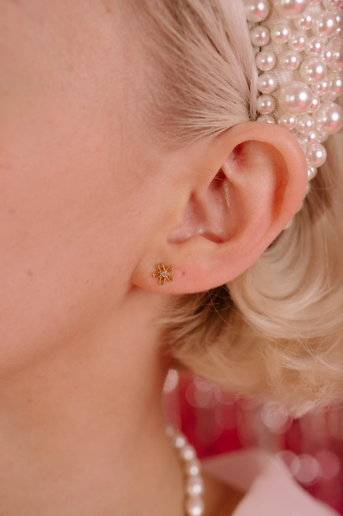 Frosted Daisy Flat Back Stud