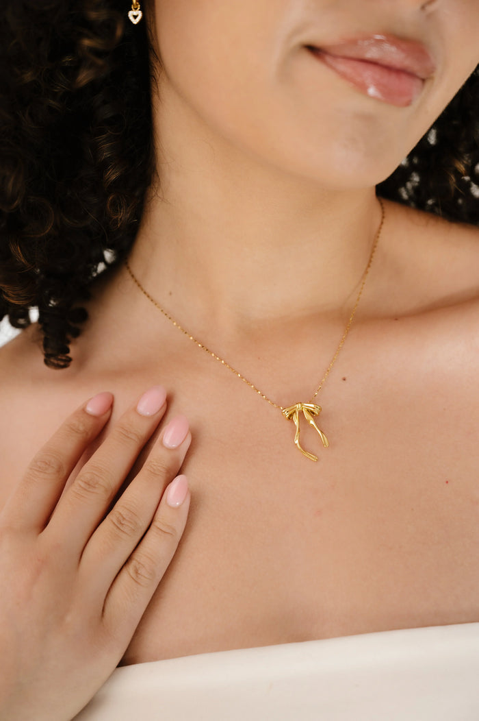 Jolie Ribbon Necklace