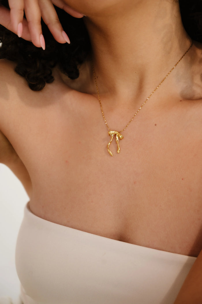 Jolie Ribbon Necklace
