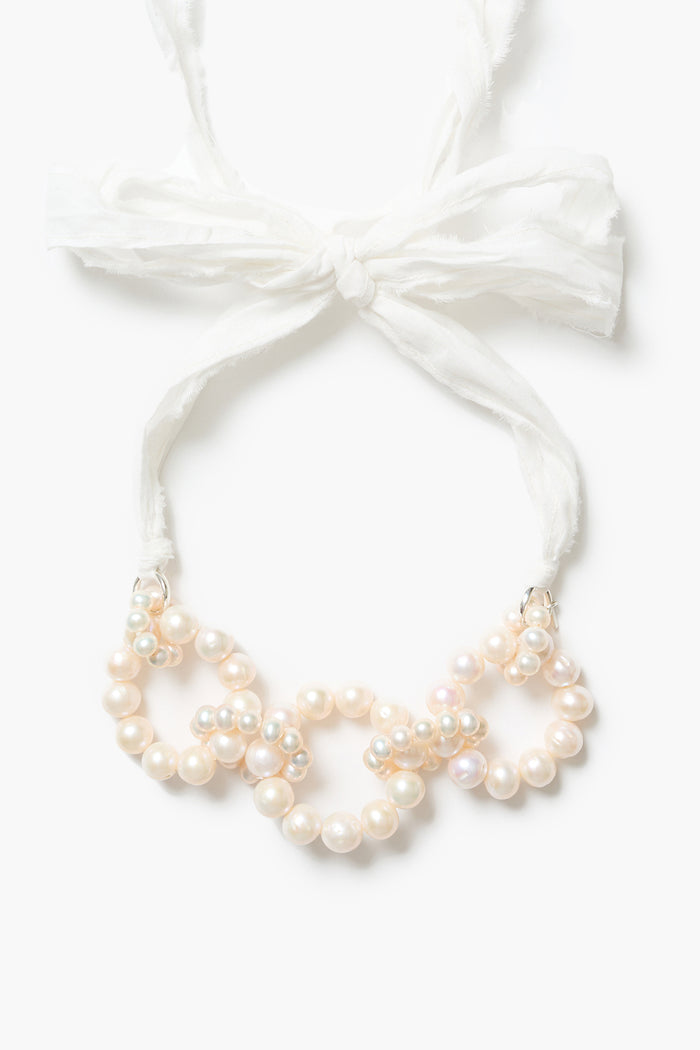 Link Ribbon Necklace White Pearl