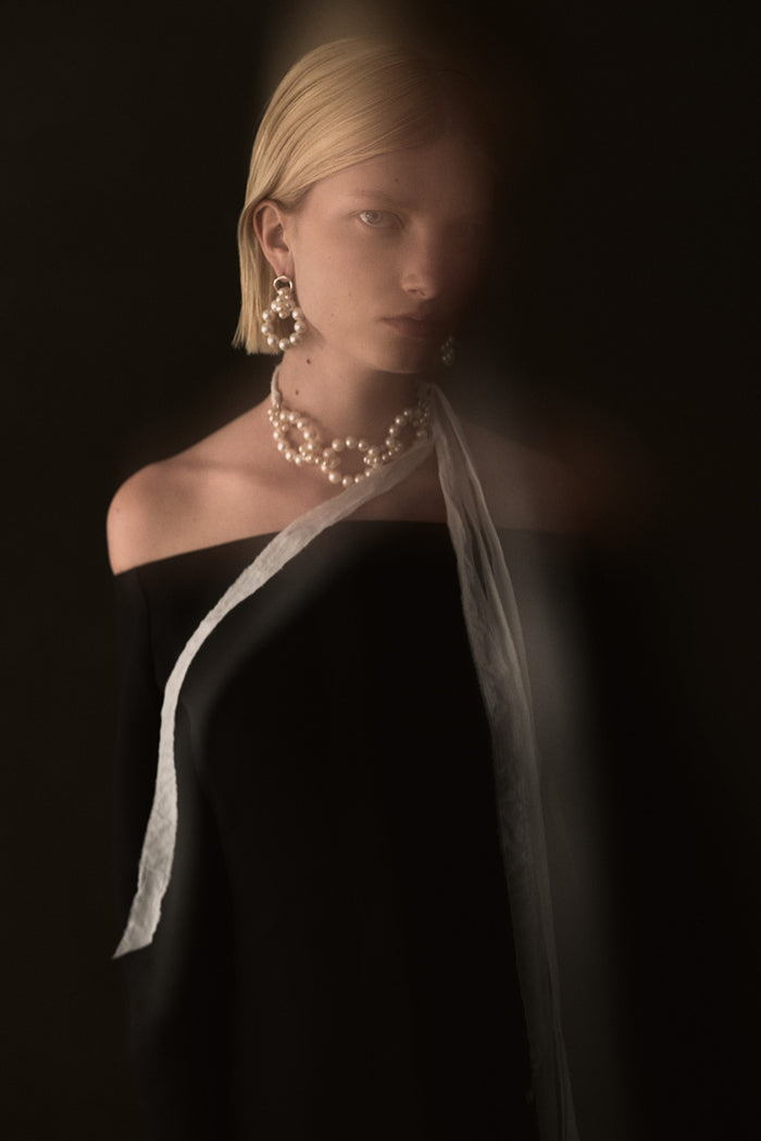 Link Ribbon Necklace White Pearl