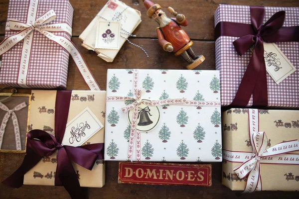 'Merry Little Christmas' wrapping paper set