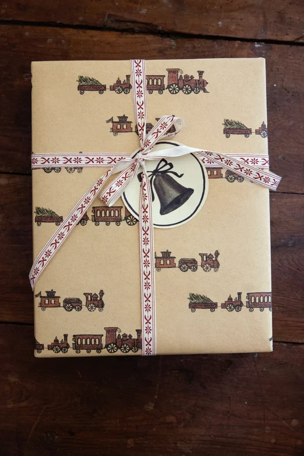 'Merry Little Christmas' wrapping paper set