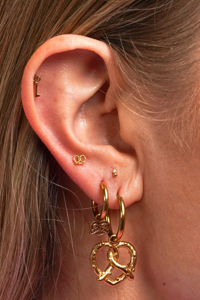 Pretzel Flat Back Stud