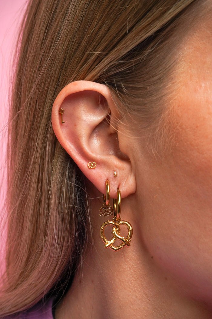 Pretzel Flat Back Stud