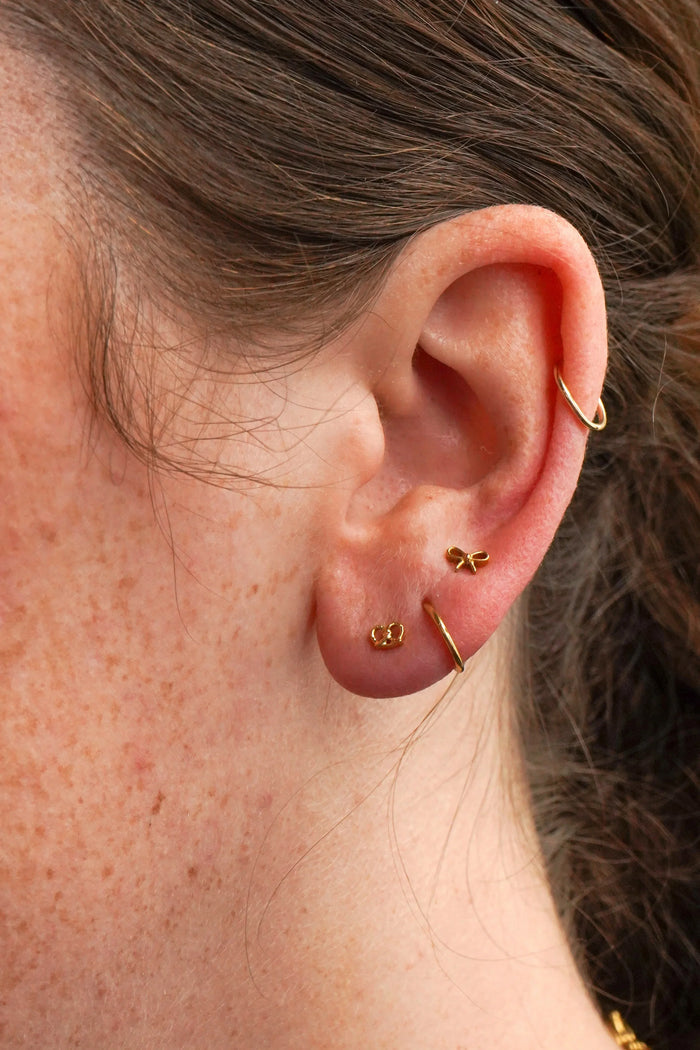 Pretzel Flat Back Stud