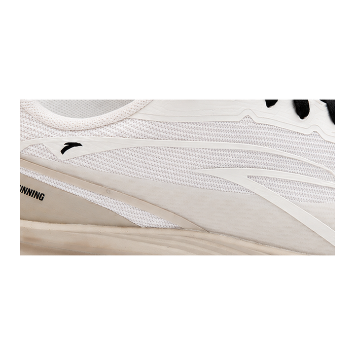 Running Shoes With Laces And Cushioned Sole