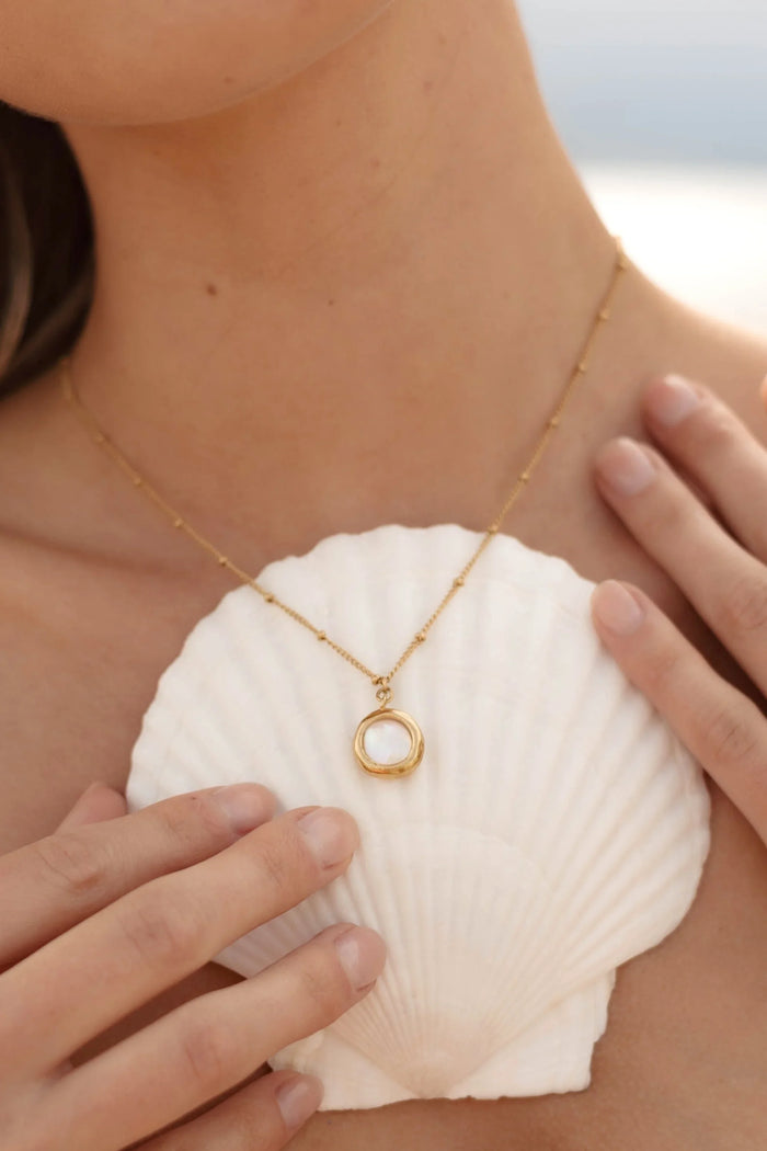 Siren Pearl Pendant Necklace